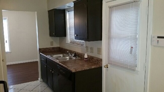 Foto del edificio - 4325 Bayberry Dr