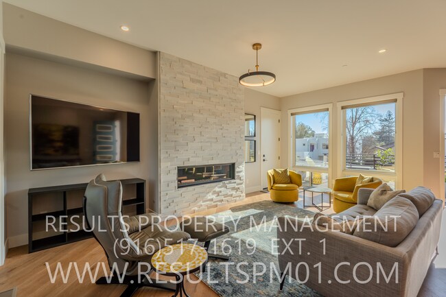 Foto del edificio - Stunning luxury custom home! 4 bedrooms heart of Fairoaks