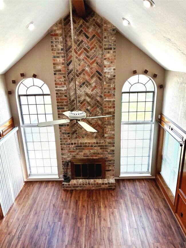 Foto del edificio - 15502 Rio Plaza Dr