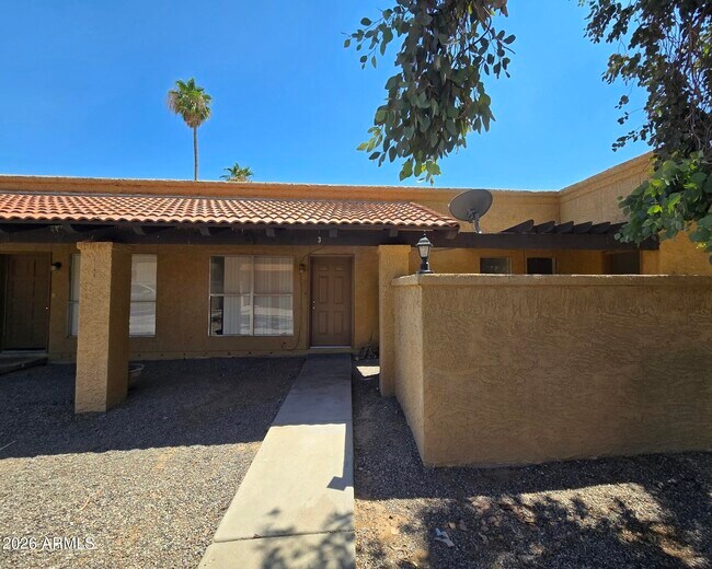 Foto del edificio - 715 N Arrowhead Dr