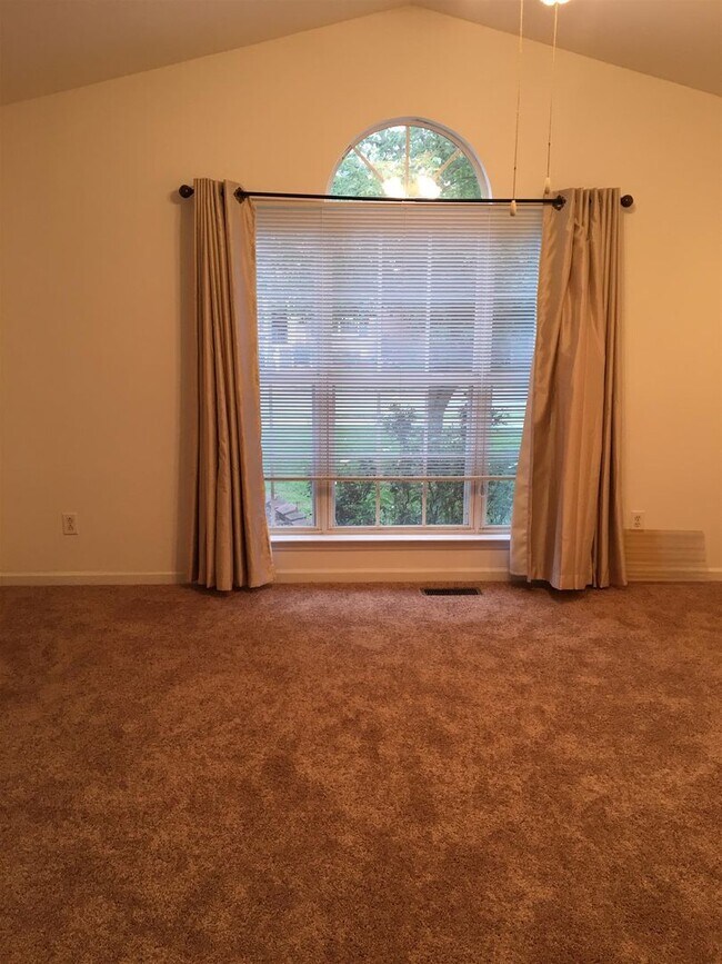 Foto del edificio - 3 Bedroom Hendersonville Ranch