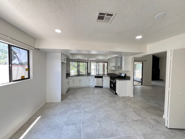 Foto del edificio - 13850 Dahlgren Dr