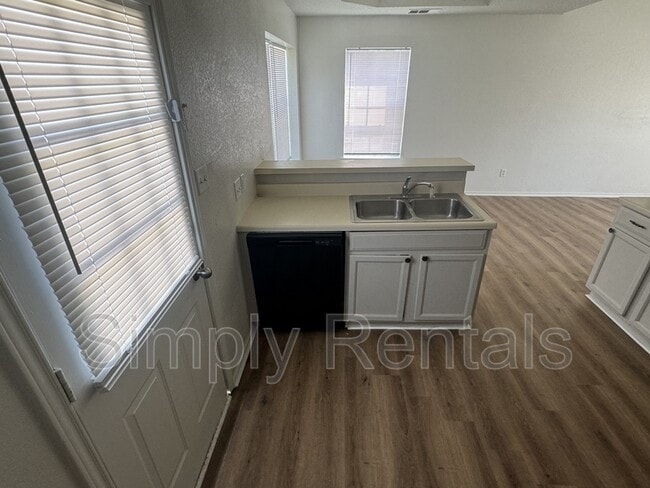 Building Photo - 2104 Gilmer St