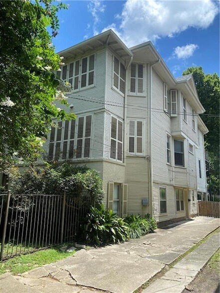 Primary Photo - 2127 Octavia St