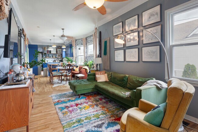 Building Photo - Stylishly Updated 3/2 w/ Large Deck in Grant Park!