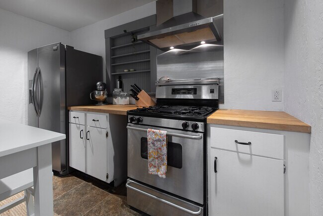 Foto del edificio - 4455 Brygger Dr W