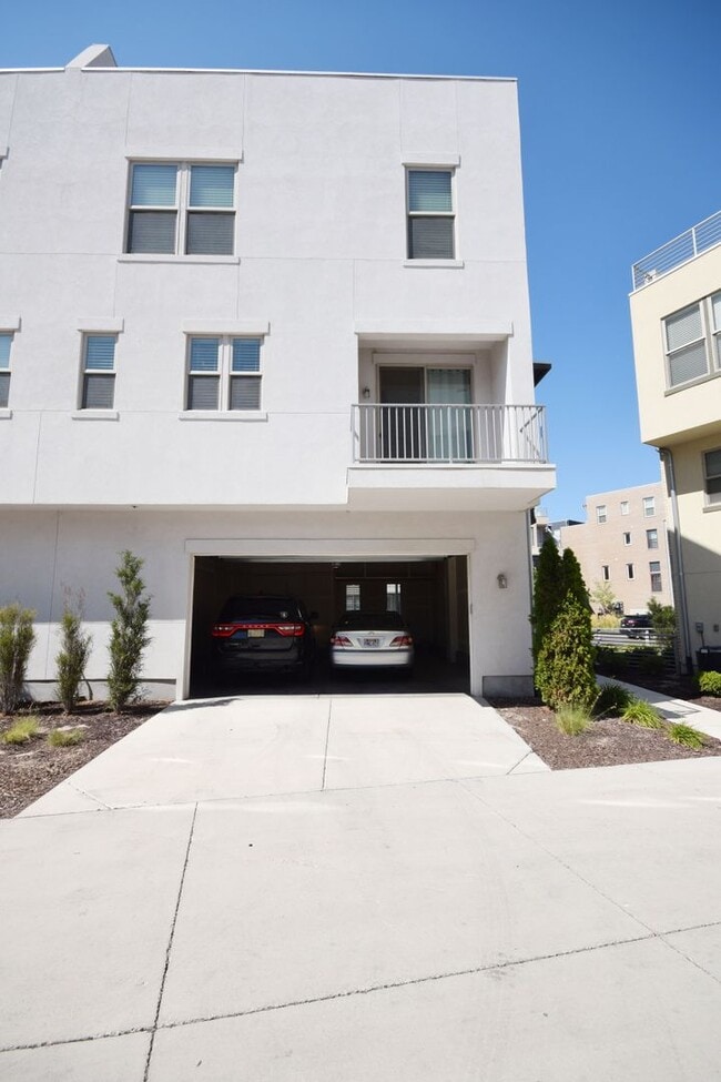 Building Photo - Grames-Daybreak