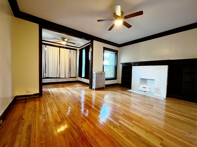 Building Photo - 6236 S Saint Lawrence Ave