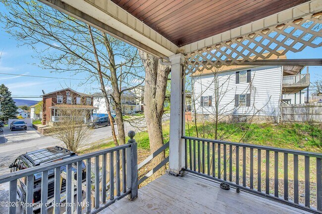 Foto del edificio - 1019 S Webster Ave