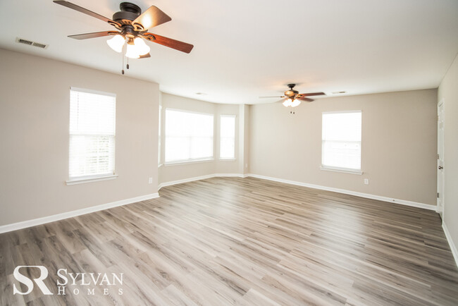 Building Photo - This gorgeous 5-bedroom, 3.5-bath home is ...