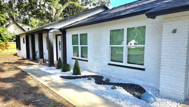 Building Photo - 401 N Bryan Cir