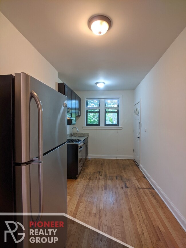 Building Photo - 4036 N Ashland Ave