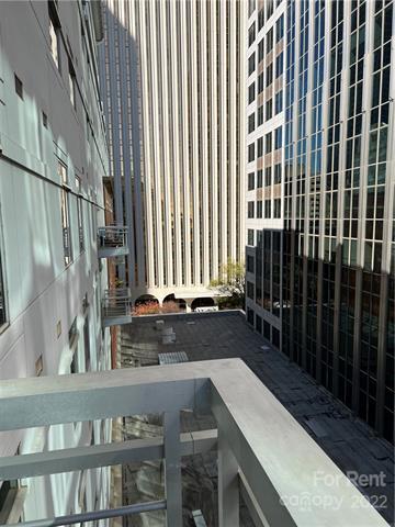 Building Photo - 435 S Tryon St