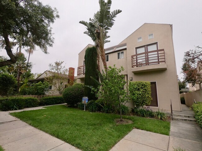 Building Photo - 1633 Berkeley St