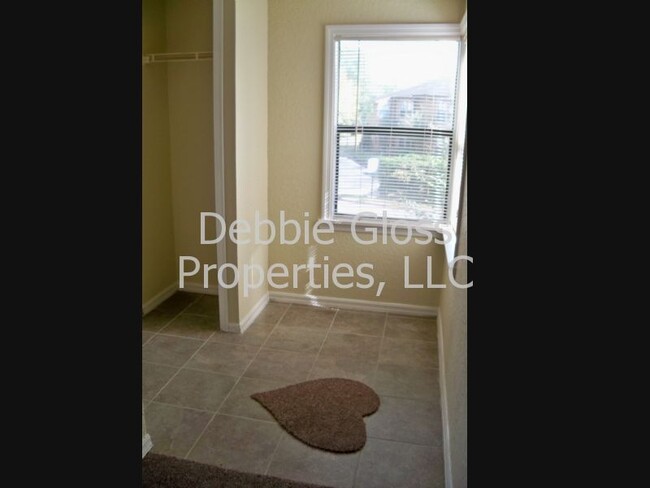 Foto del edificio - 2 bedroom 2 bath condo in Parkview Village...