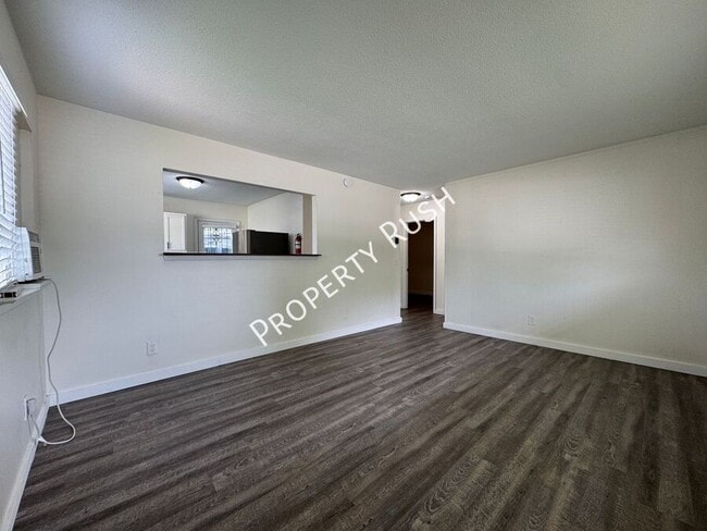 Building Photo - 1100 S Willow St