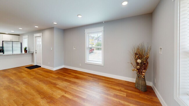 Foto del edificio - 1726 Forest Ave
