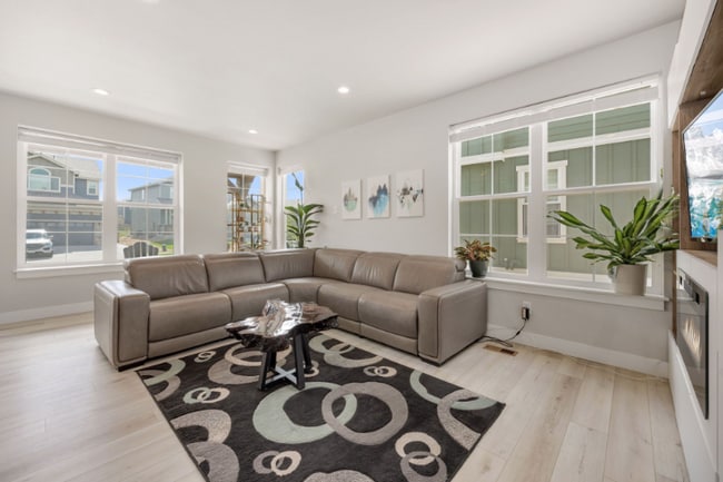 Foto del edificio - 685 Crossbill Dr