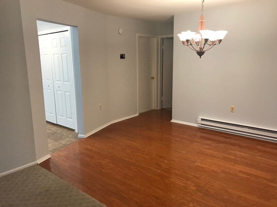 9 Pine Cluster Cir Unit C, Manalapan, NJ 07726 Condo for Rent in