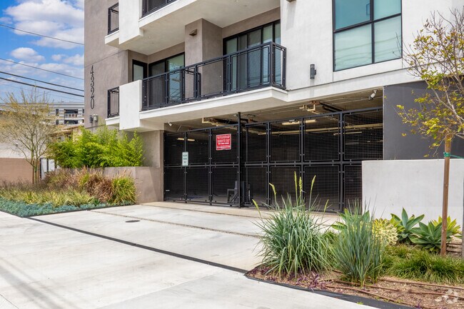 Foto del edificio - 4320 Inglewood Blvd