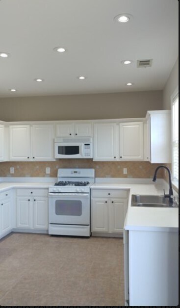 Foto del edificio - 708 Melilot Ln