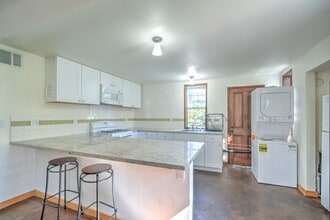 Building Photo - 2225 Blake St