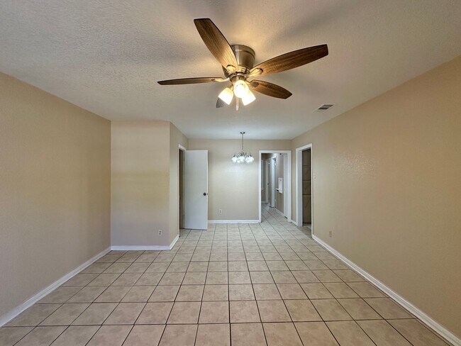 Building Photo - 1802 Poage