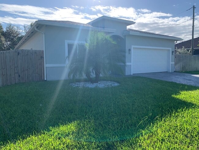 Building Photo - NEWER CONSTRUCTION MODERN HOME