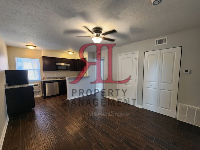 Building Photo - 675 Riverview Dr