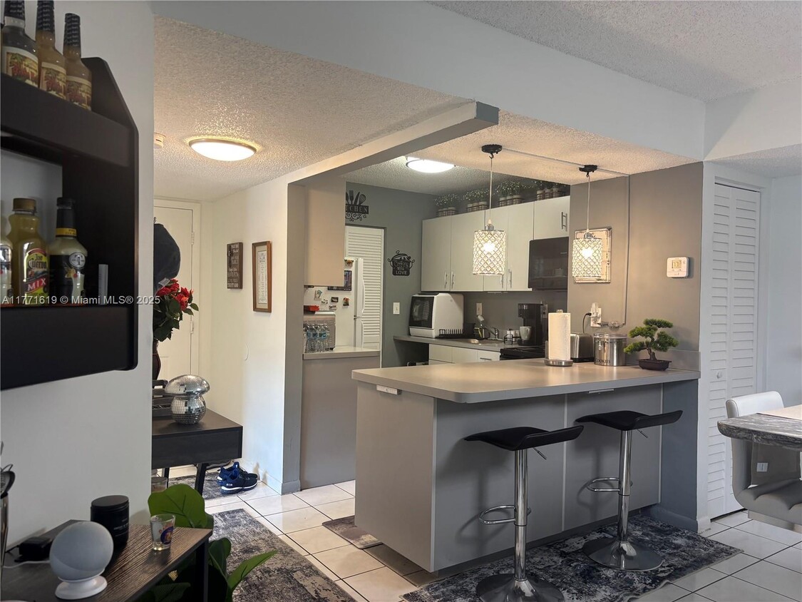 Foto principal - 20741 NE 4th Ct
