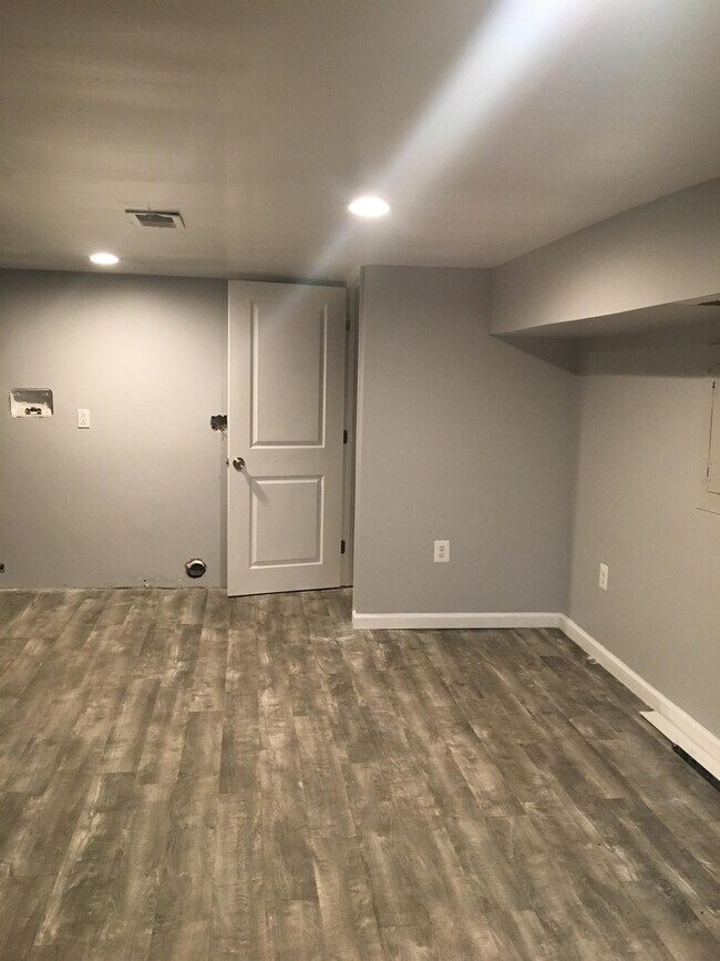 Foto del edificio - 519 E Queen Ln