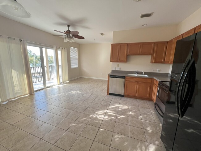Building Photo - 1147 N Bayshore Dr