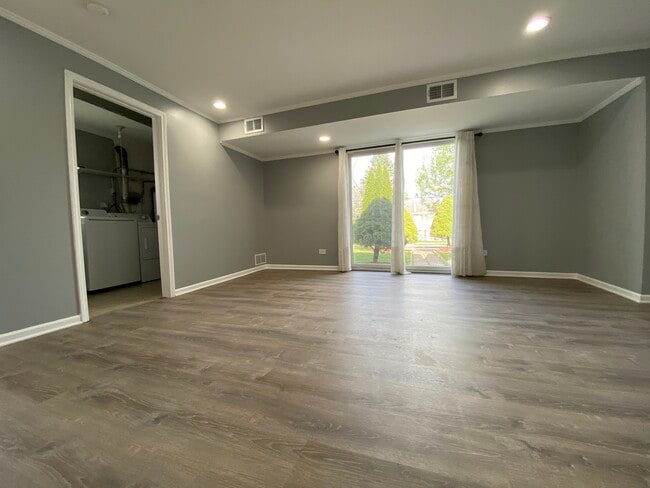 Building Photo - 1403 Sauk Ln