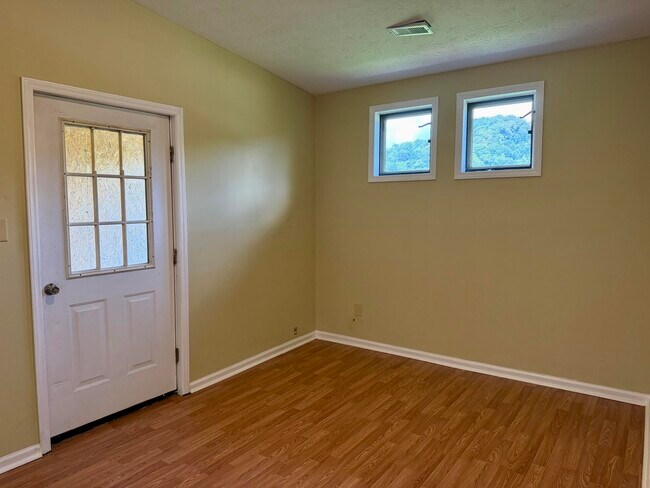 Building Photo - 151 Weslee Way