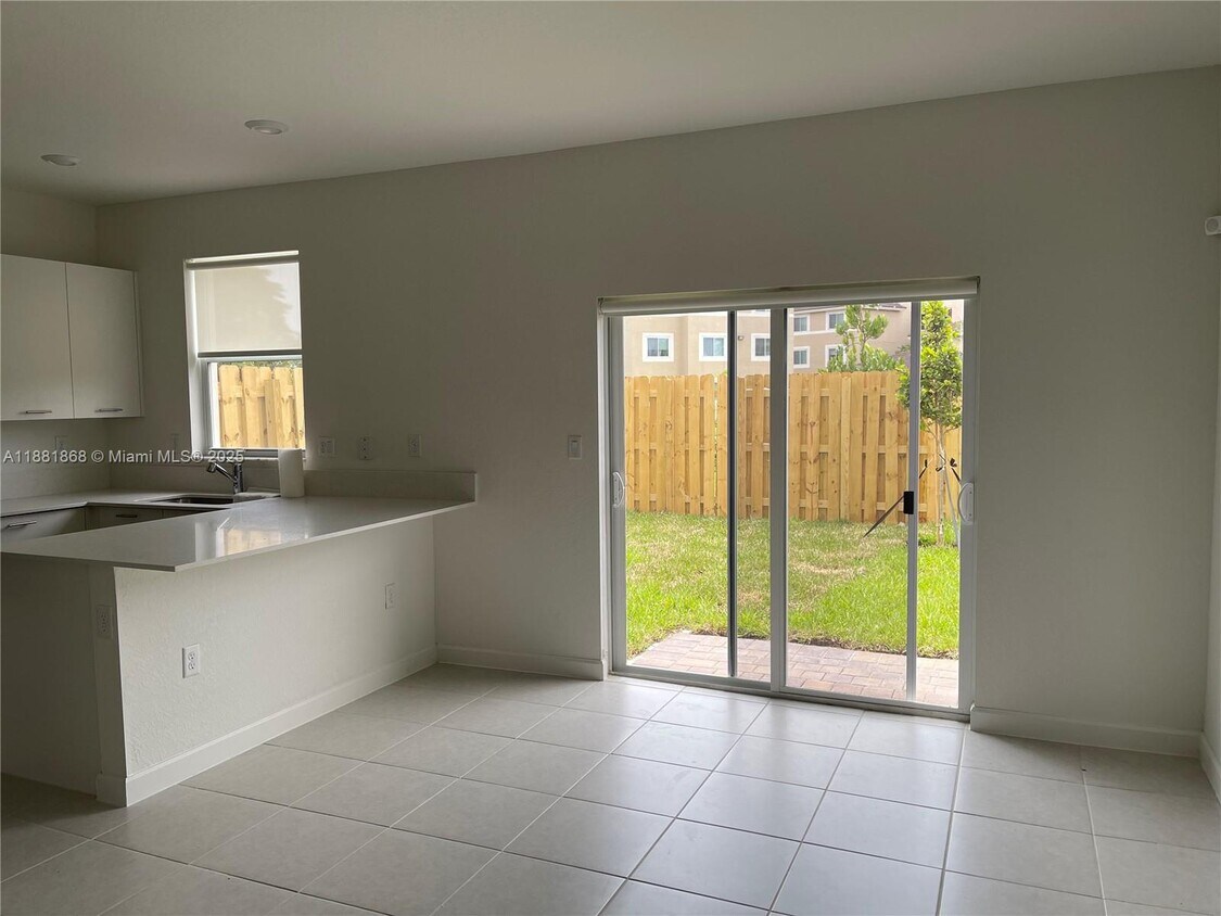 Foto principal - 12178 NW 24th Pl