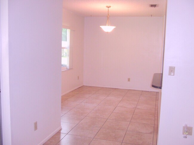 Building Photo - 411 Banana Cay Dr