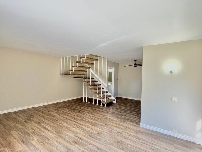 Building Photo - Upgraded 3 Bed 1.5 Bath Condo in Mira Mesa
