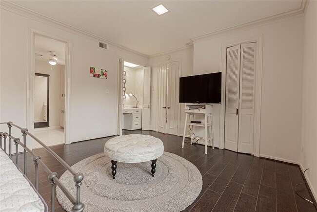 Building Photo - 7608 Del Monte Dr