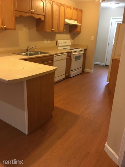 Building Photo - 3 br, 2 bath Triplex - 8616 Spring Ave Apt C
