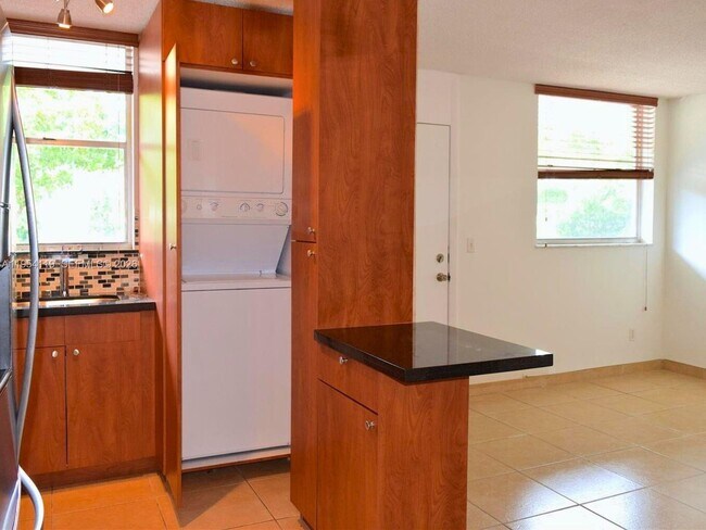 Foto del edificio - 1801 S Treasure Dr