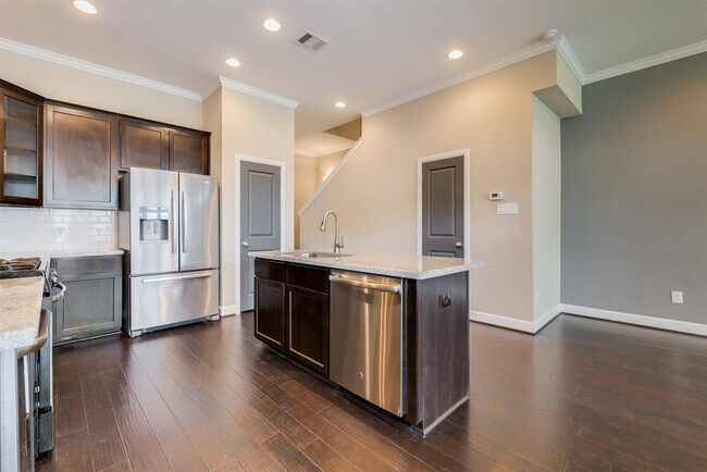 Foto del edificio - 5807 Larkin St