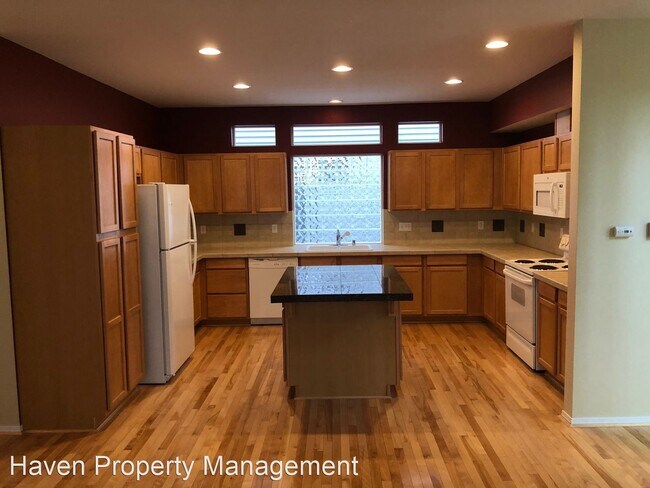 Building Photo - 4 br, 2.5 bath House - 6326 Francis Ave SE