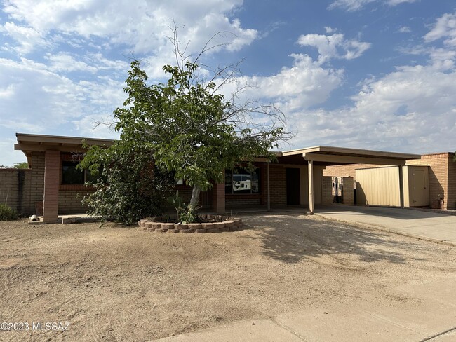 Foto del edificio - 7032 N Northlight Dr