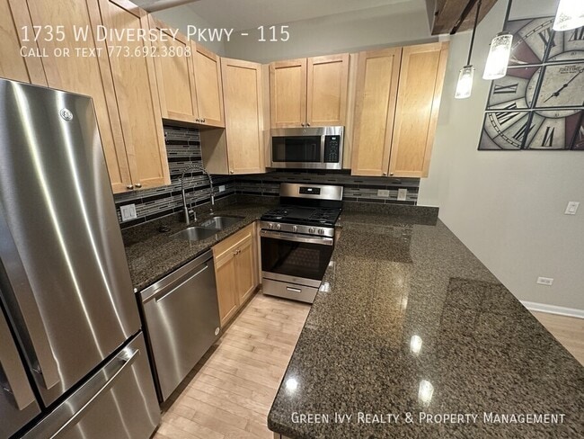 Building Photo - 1735 W Diversey Pkwy