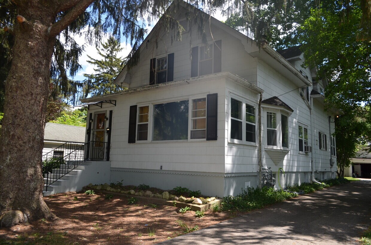 Primary Photo - 309 Circle Rd