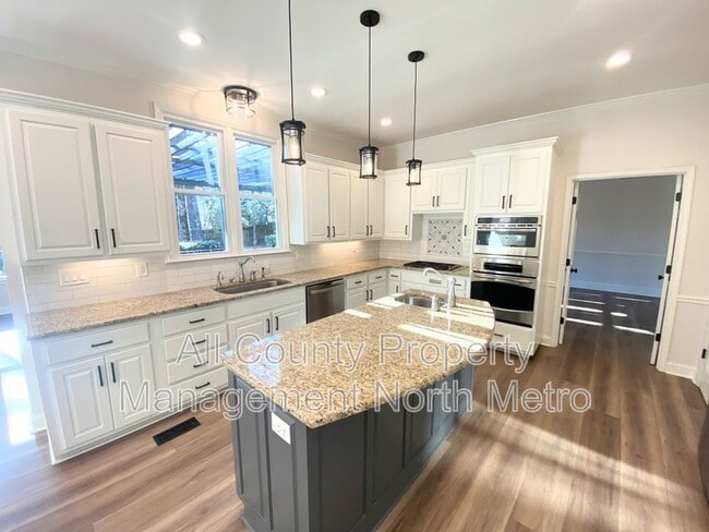 Building Photo - 565 Wayt Rd