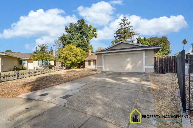 Foto del edificio - Remodeled 4-Bedroom Retreat with Large Backyard