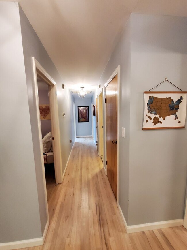 Foto del edificio - ***Short term rental available, partially ...