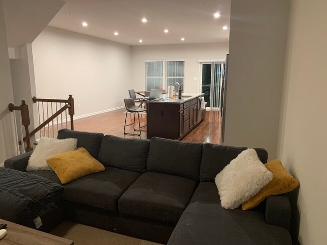 Foto del edificio - 8304 Encore Dr