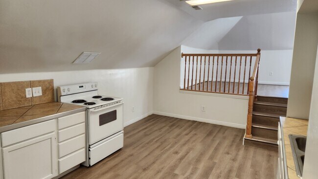 Building Photo - 773 S 400 E